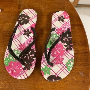 LL BEAN girls floral flip flops size girls 5-6 measures 10.5-11 inches